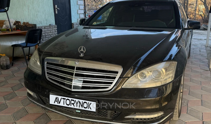 Mercedes-Benz S-Класс 2010 года