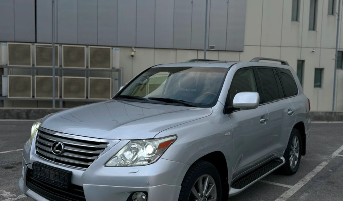 Lexus LX 2011 года