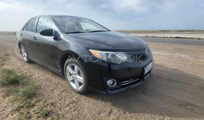 Toyota Camry 2013 года