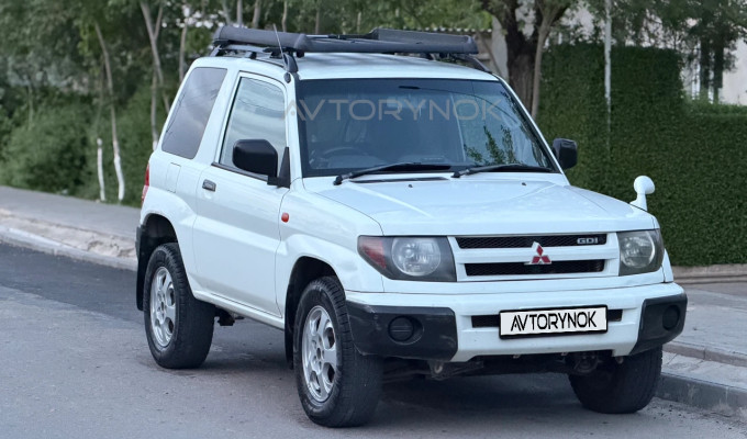 Mitsubishi Pajero iO 1998 года