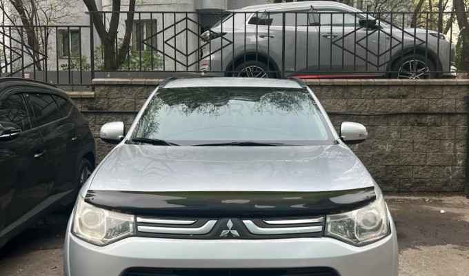 Mitsubishi Outlander 2012 года