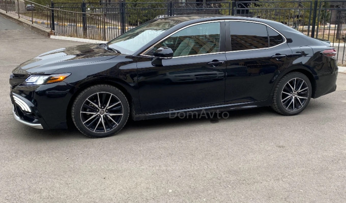 Toyota Camry 2022 года