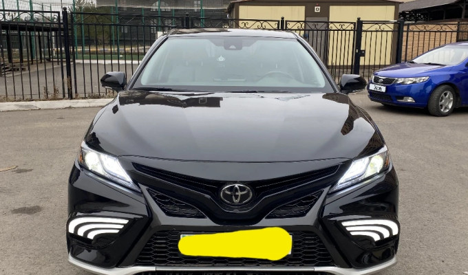 Toyota Camry 2022 года