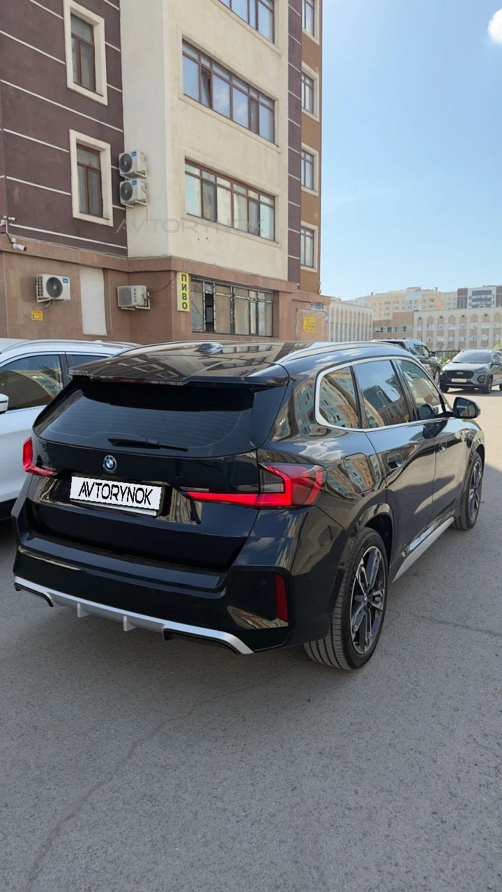 BMW IX1, 2025