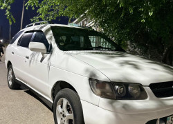 Nissan R'nessa 1998 года