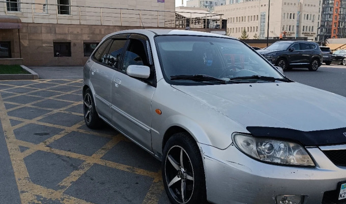 Mazda 323 2002 года