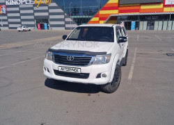 Toyota Hilux 2012 года