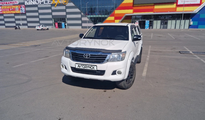 Toyota Hilux 2012 года