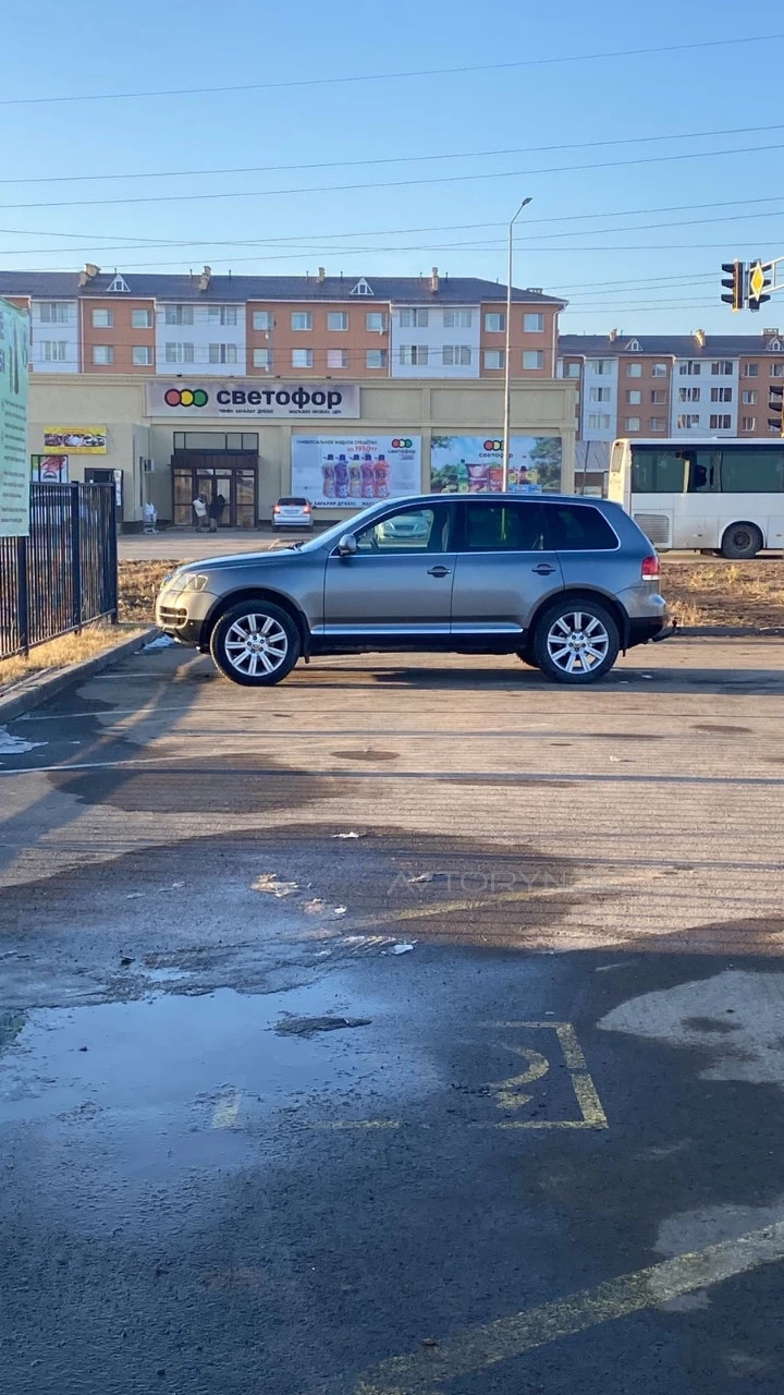 Volkswagen Touareg, 2004