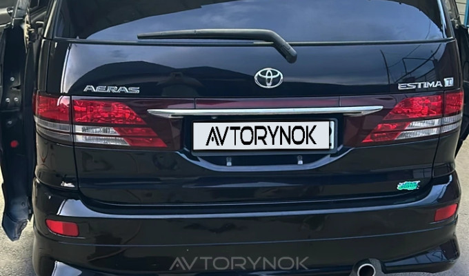 Toyota Estima 2005 года