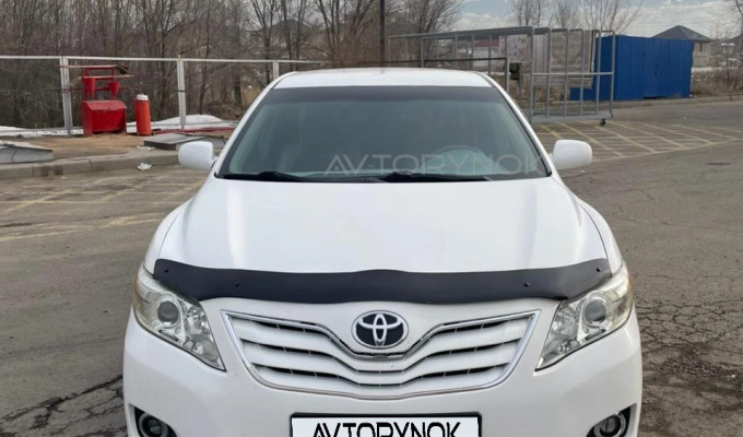 Toyota Camry 2010 года