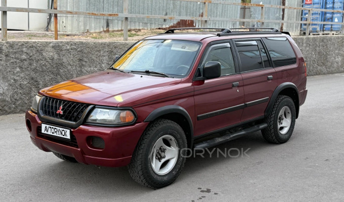 Mitsubishi Montero Sport 1999 года