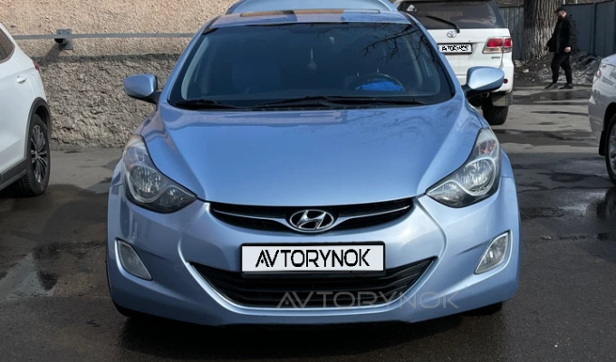 Hyundai Elantra 2012 года