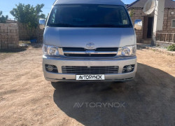 Toyota Hiace 2005 года
