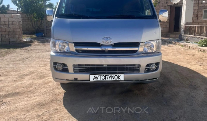Toyota Hiace 2005 года