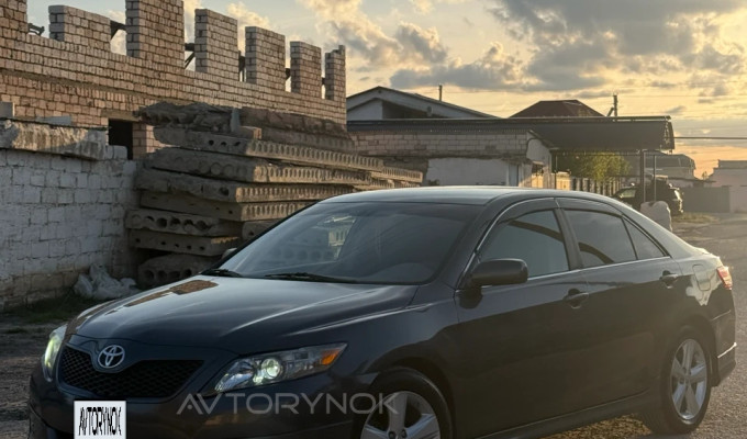 Toyota Camry 2010 года