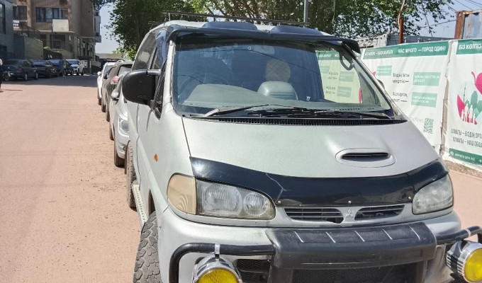 Mitsubishi Delica 1996 года