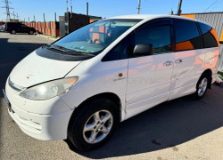 Toyota Estima 2002 года