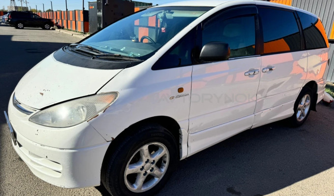 Toyota Estima 2002 года