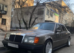 Mercedes-Benz E-Класс 1989 года