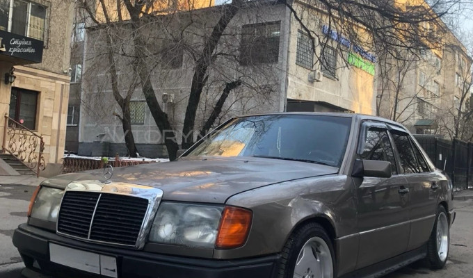 Mercedes-Benz E-Класс 1989 года