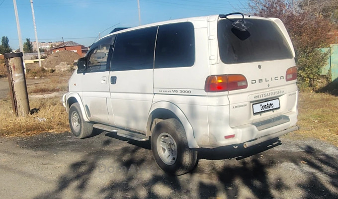 Mitsubishi Delica 1996 года
