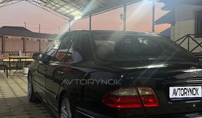 Mercedes-Benz E-Класс 2000 года
