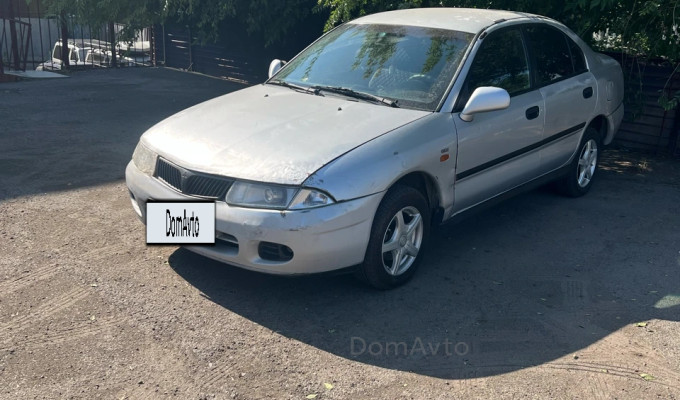 Mitsubishi Carisma 1998 года