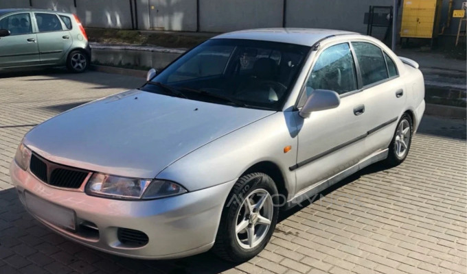 Mitsubishi Carisma 1998 года