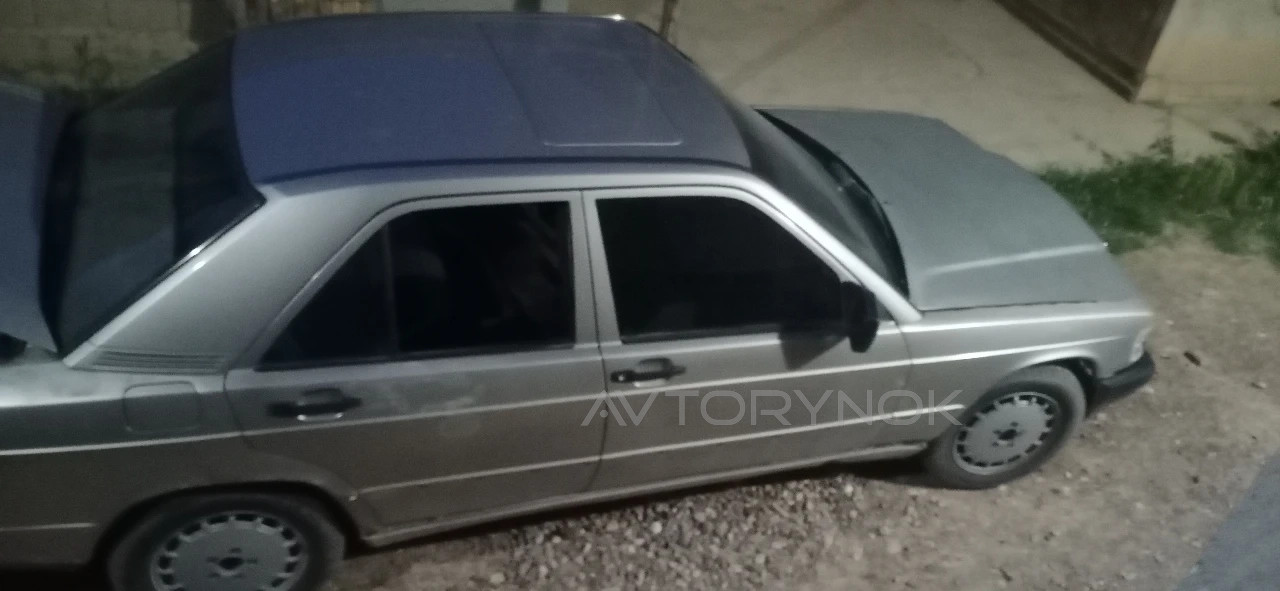 Mercedes-Benz 190, 1990