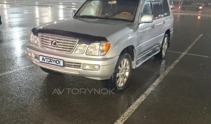 Lexus LX 2004 года