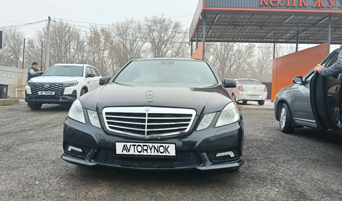 Mercedes-Benz E-Класс 2011 года