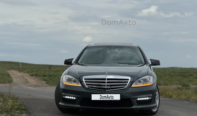 Mercedes-Benz S-Класс 2005 года
