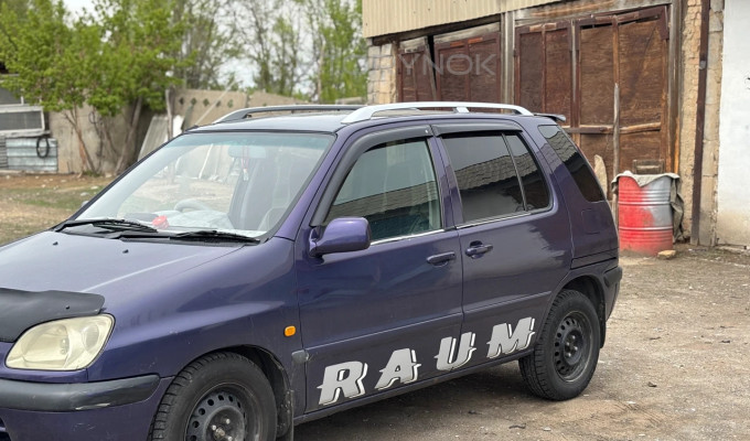 Toyota Raum 1997 года