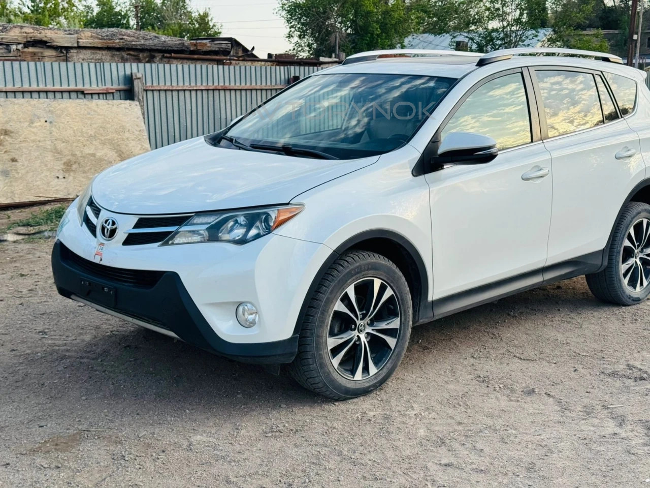 Toyota RAV4, 2015