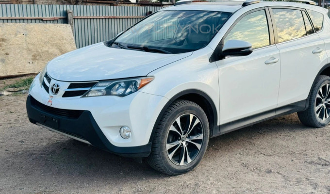 Toyota RAV4 2015 года