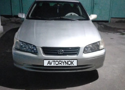 Toyota Camry 2000 года