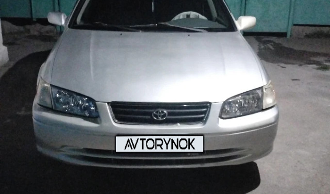 Toyota Camry 2000 года