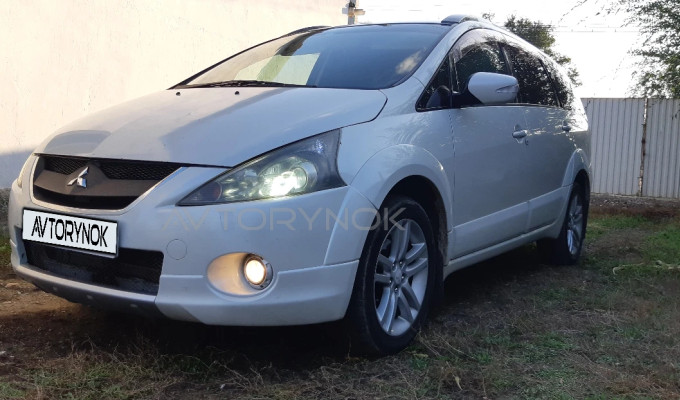 Mitsubishi Grandis 2007 года