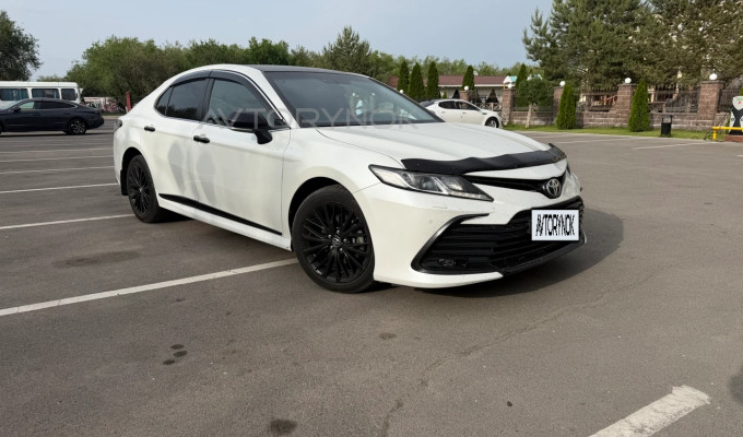 Toyota Camry 2021 года