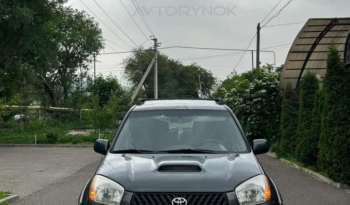 Toyota RAV4 2003 года