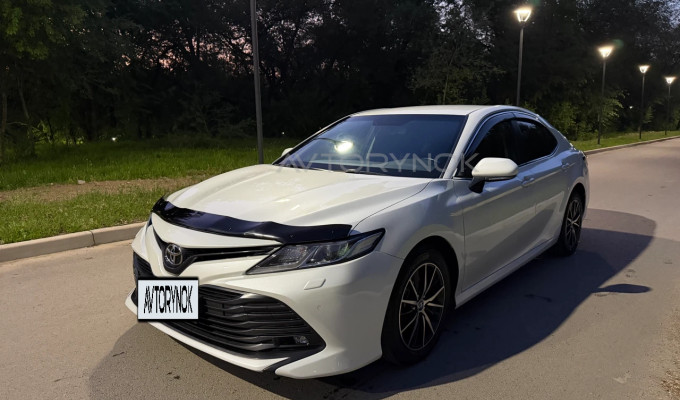 Toyota Camry 2020 года