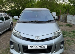 Toyota Estima 2008 года