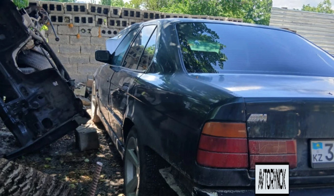 BMW 5 серия 1990 года