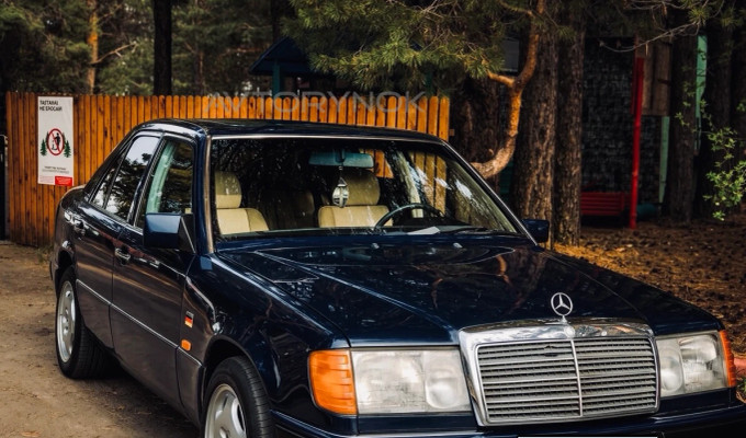Mercedes-Benz E-Класс 1988 года