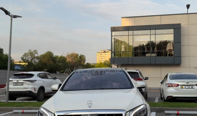 Mercedes-Benz S-Класс 2013 года