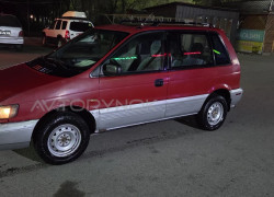 Mitsubishi Space Runner 1992 года