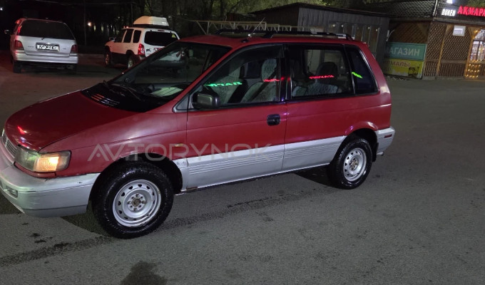 Mitsubishi Space Runner 1992 года