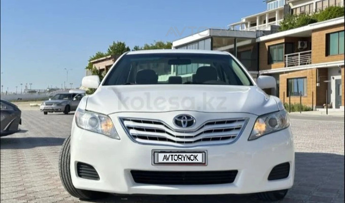Toyota Camry 2011 года