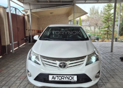Toyota Avensis 2013 года